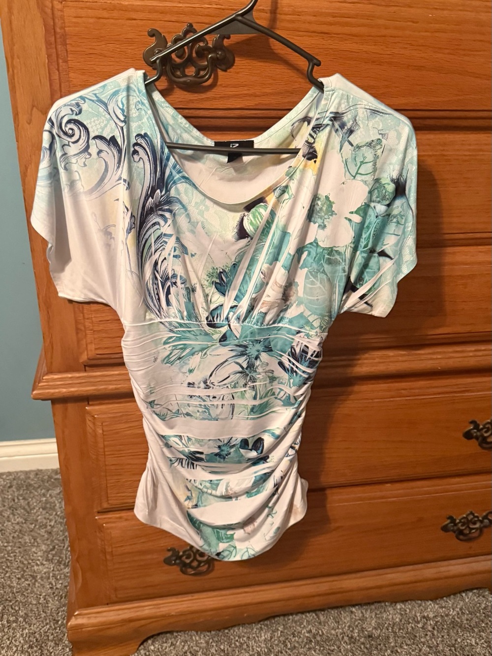 Iz Byer White & Teal Floral Ruched Short Sleeve Top